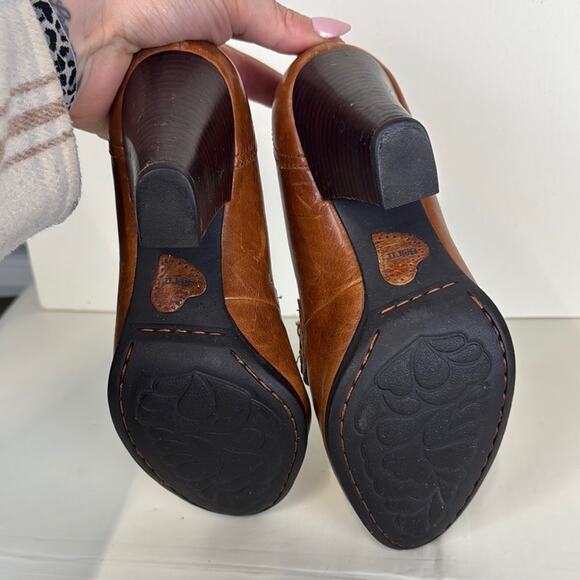 Born Brown Leather Heeled Loafers with Vintage Charm - Picture 7 of 10